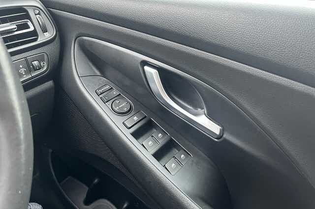 Hyundai i30 T-GDI SE CONNECT MHEV